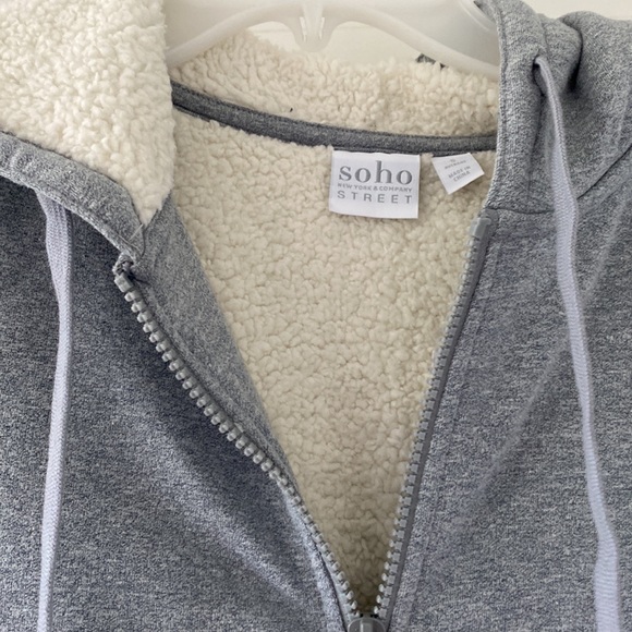 Hooded jacket - Picture 3 of 4